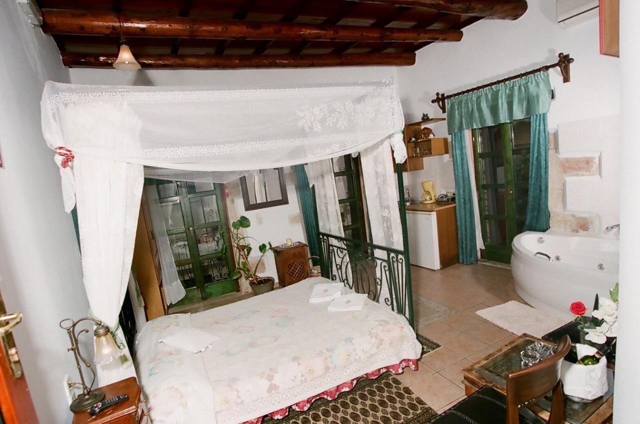 Ifigenia Trad.rooms In Oldtown By.marios בית אירוח *