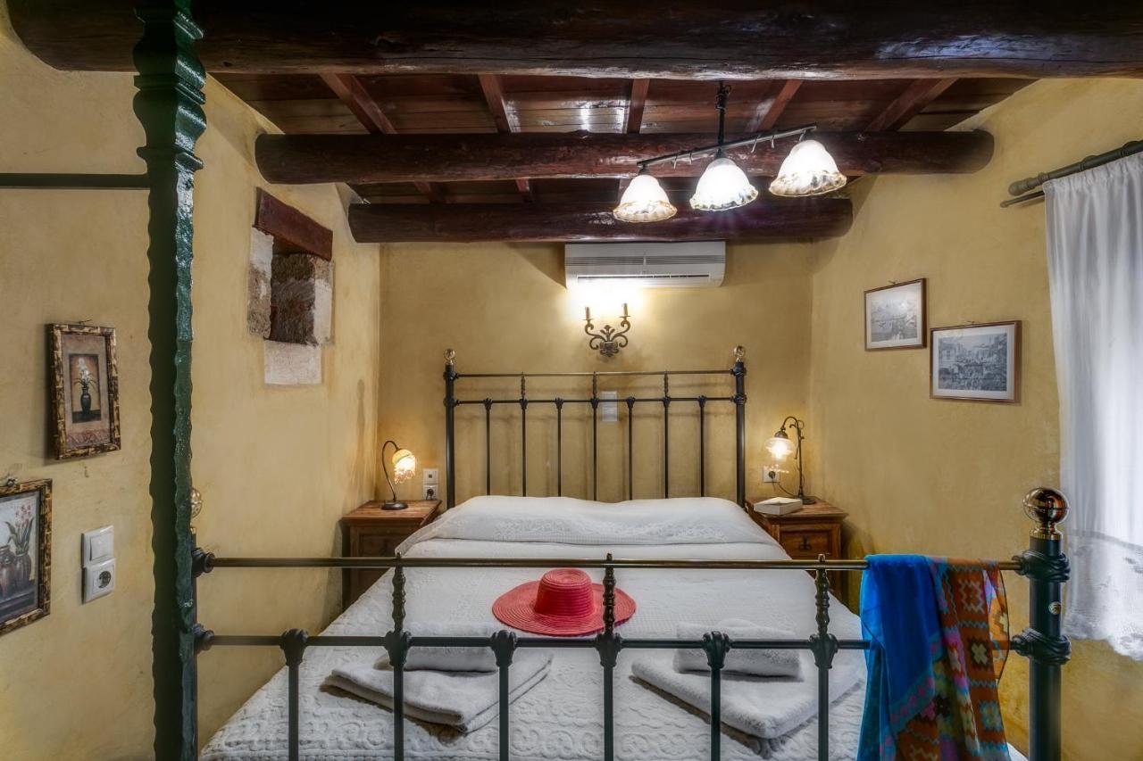 בית אירוח Ifigenia Trad.rooms In Oldtown By.marios חאניה